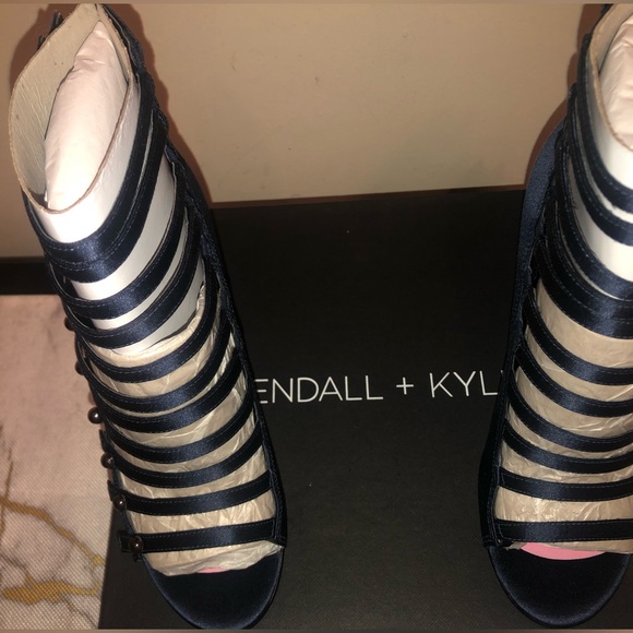 Navy blue; sexy, sassy, very classy shoe; with dark pewter hardware; - Picture 4 of 10